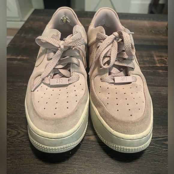 Women’s pink/blush Nike Air Force 1 shoes. Size US 6. - Picture 2 of 4